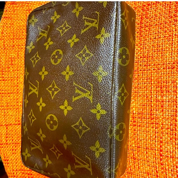 WOW Poshmark Authentic Louis Vuitton Case - Picture 16 of 16